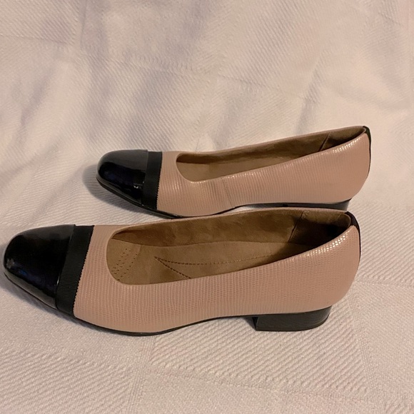 Clarks Kesha Spectator, Sz 9. NWT - Picture 3 of 5